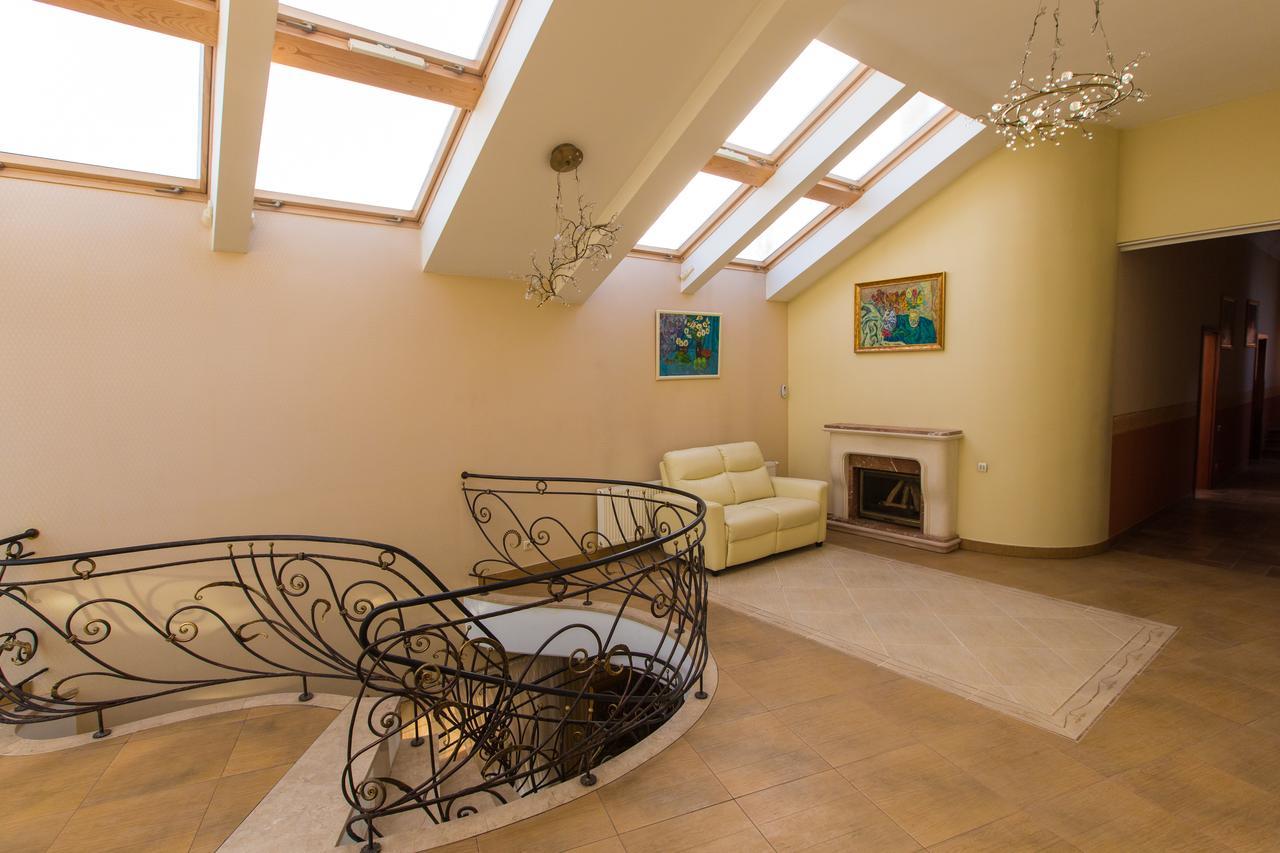 10 Rooms Lviv Exterior foto