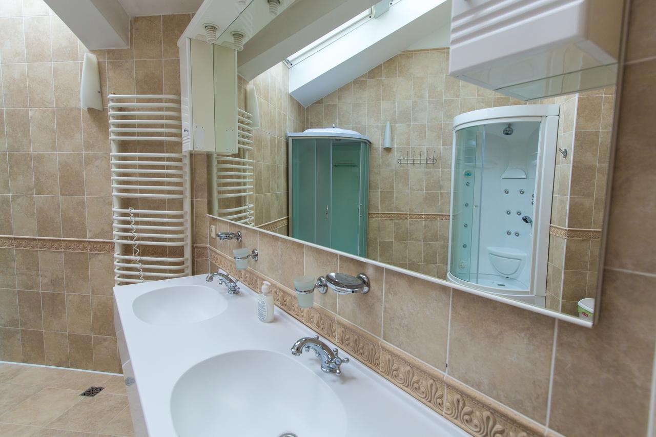 10 Rooms Lviv Exterior foto